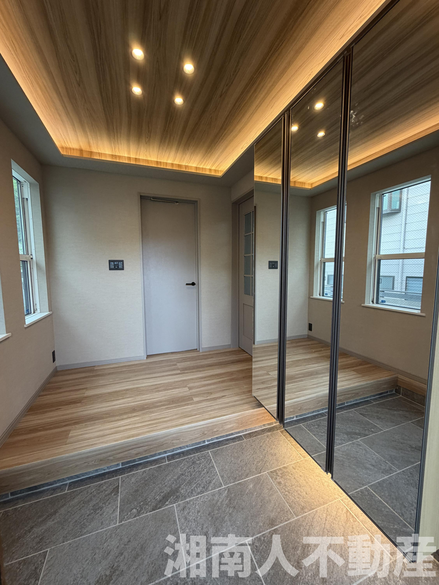 葉山町一色８２１－８戸建の玄関|落ち着いた玄関です