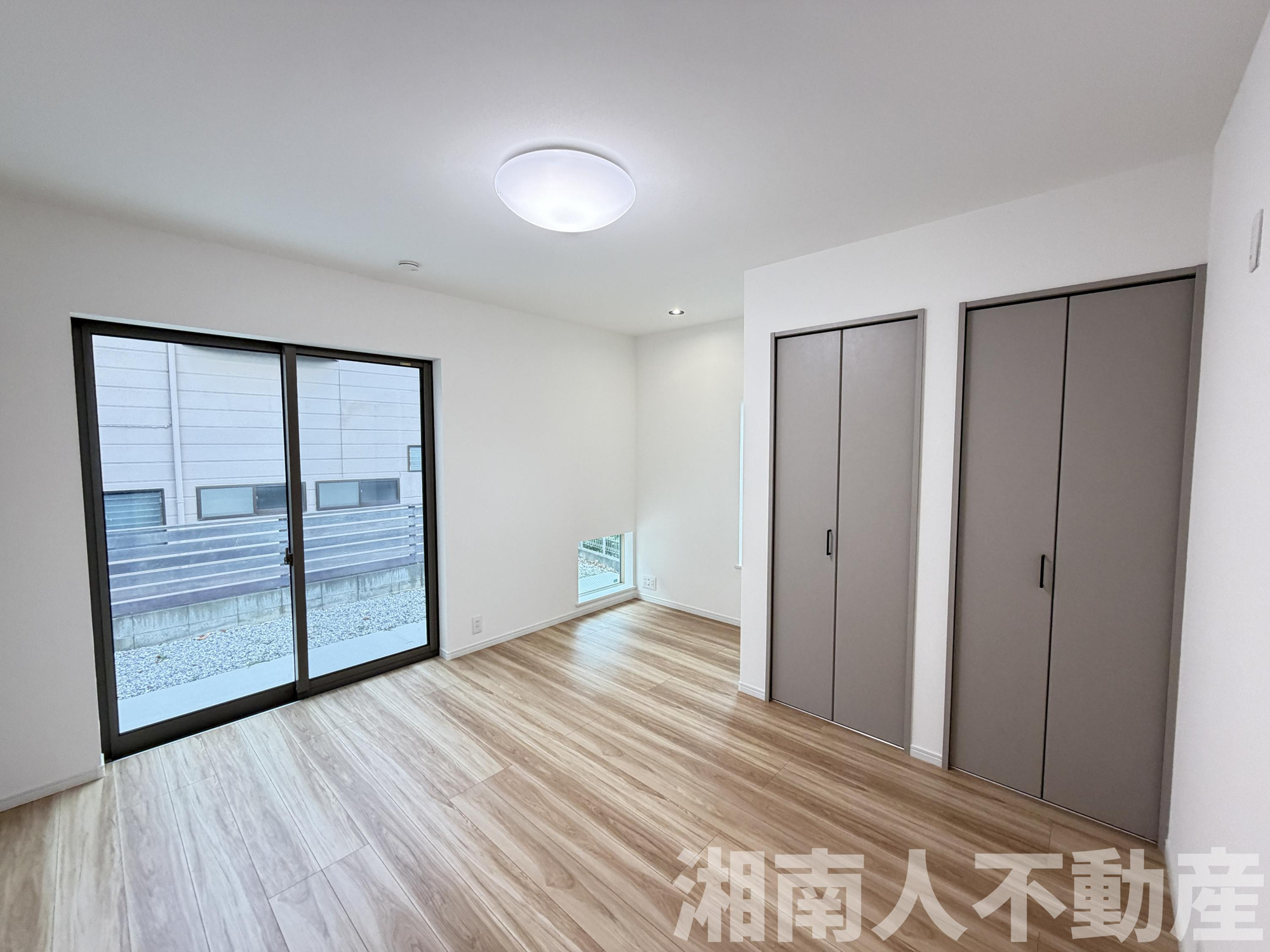 葉山町一色８２１－８戸建の洋室|落ち着いた色調の洋室です
