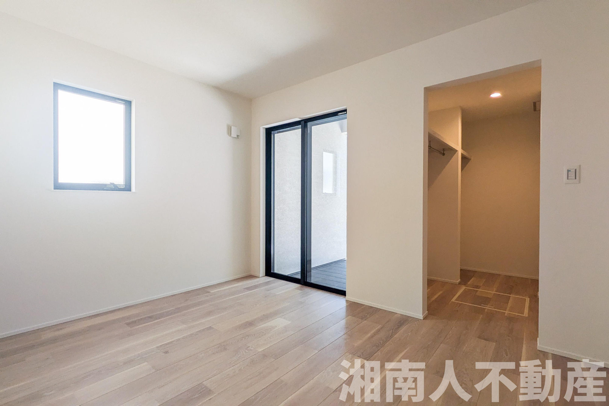 藤沢市鵠沼松が岡2丁目１４－６新築戸建ての洋室|明るい洋室です