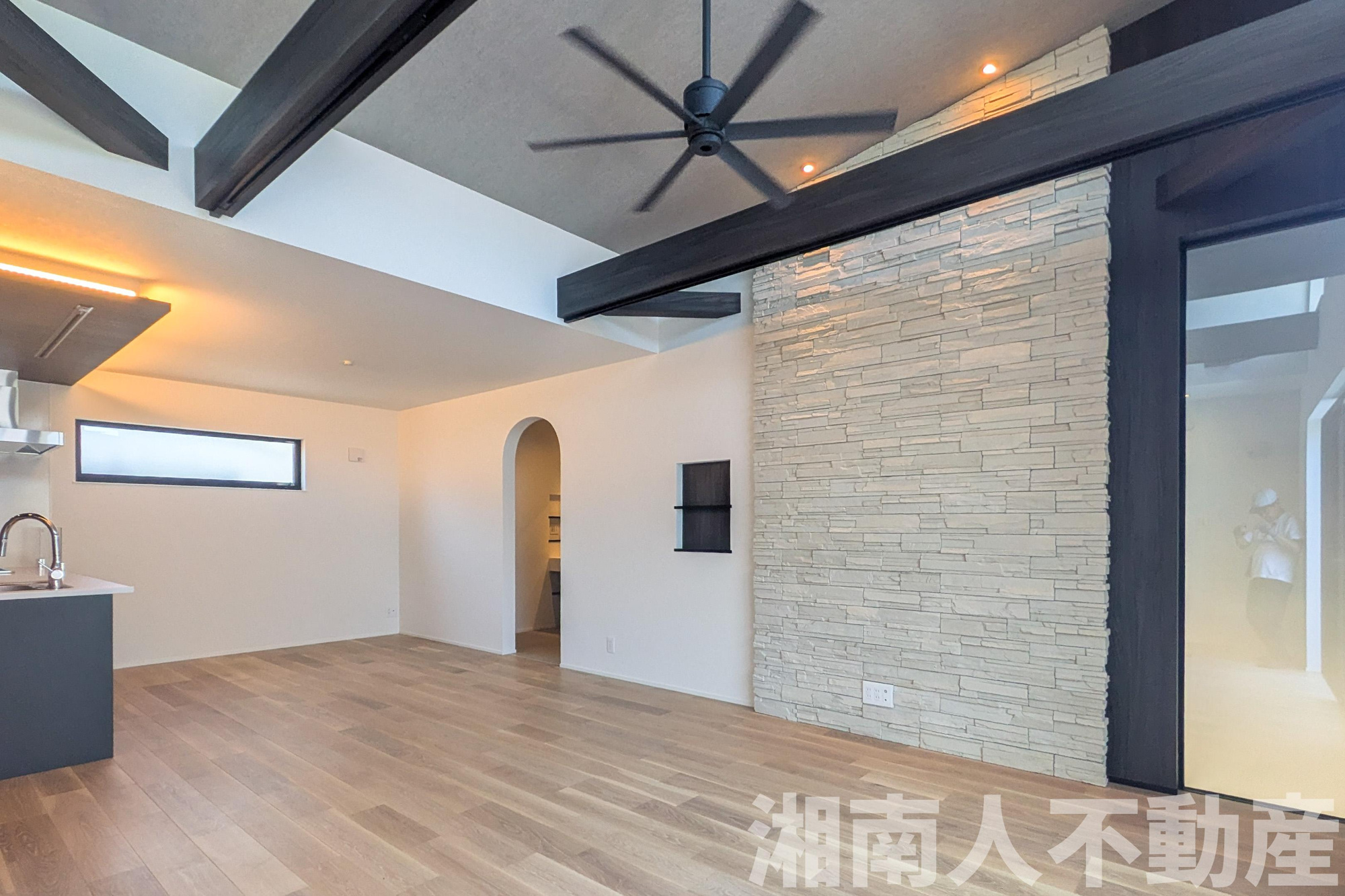 藤沢市鵠沼松が岡2丁目１４－６新築戸建ての居間・リビング|ゆったりとした居間です