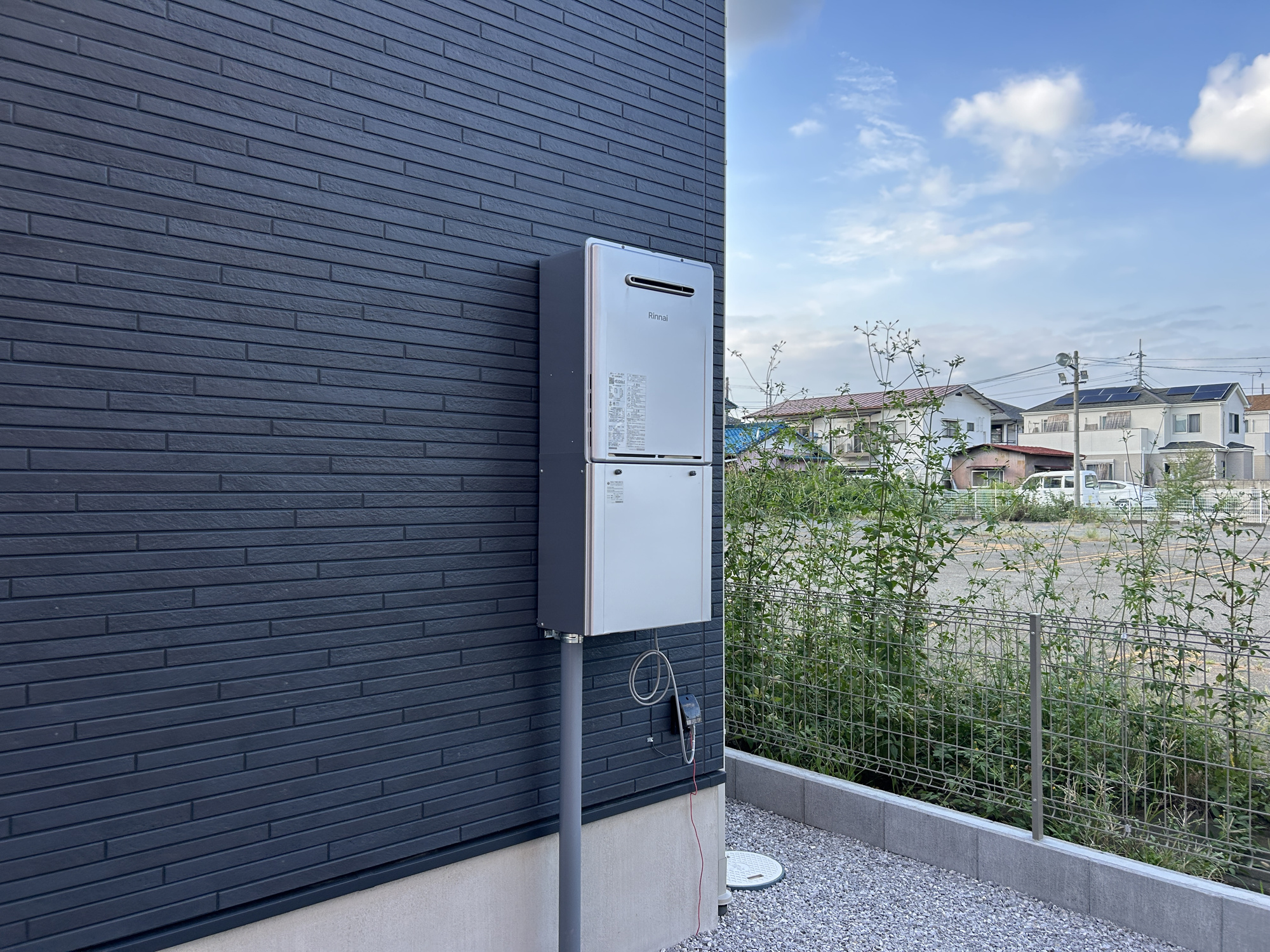伊勢崎市寿町　新築住宅全8棟の発電・温水設備|月々のガス代が優しい高効率給湯器♪