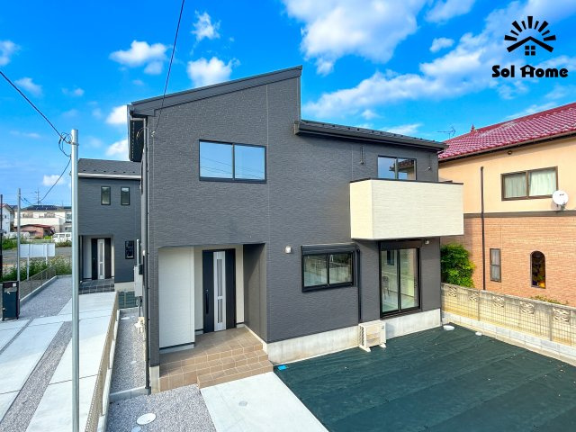 伊勢崎市寿町　新築住宅全8棟の外観|【8号棟】温かみのあるかわいらしいデザイン。周囲の家と調和しやすく、街並みの雰囲気にも溶け込みやすいデザインです♪