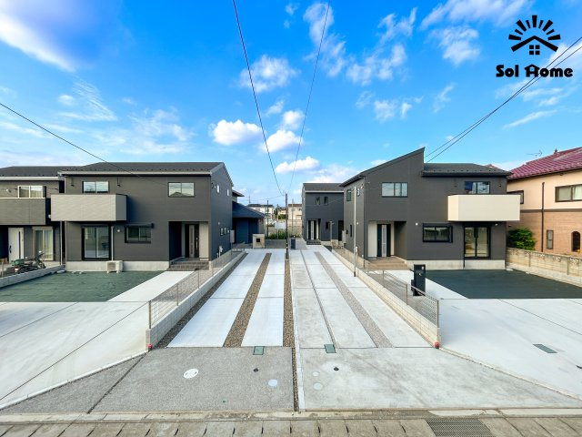 伊勢崎市寿町　新築住宅全8棟の外観|モダンな外観でな佇まい。駐車場スペース、庭も完備されているので週末は家族でBBQも可能です♪