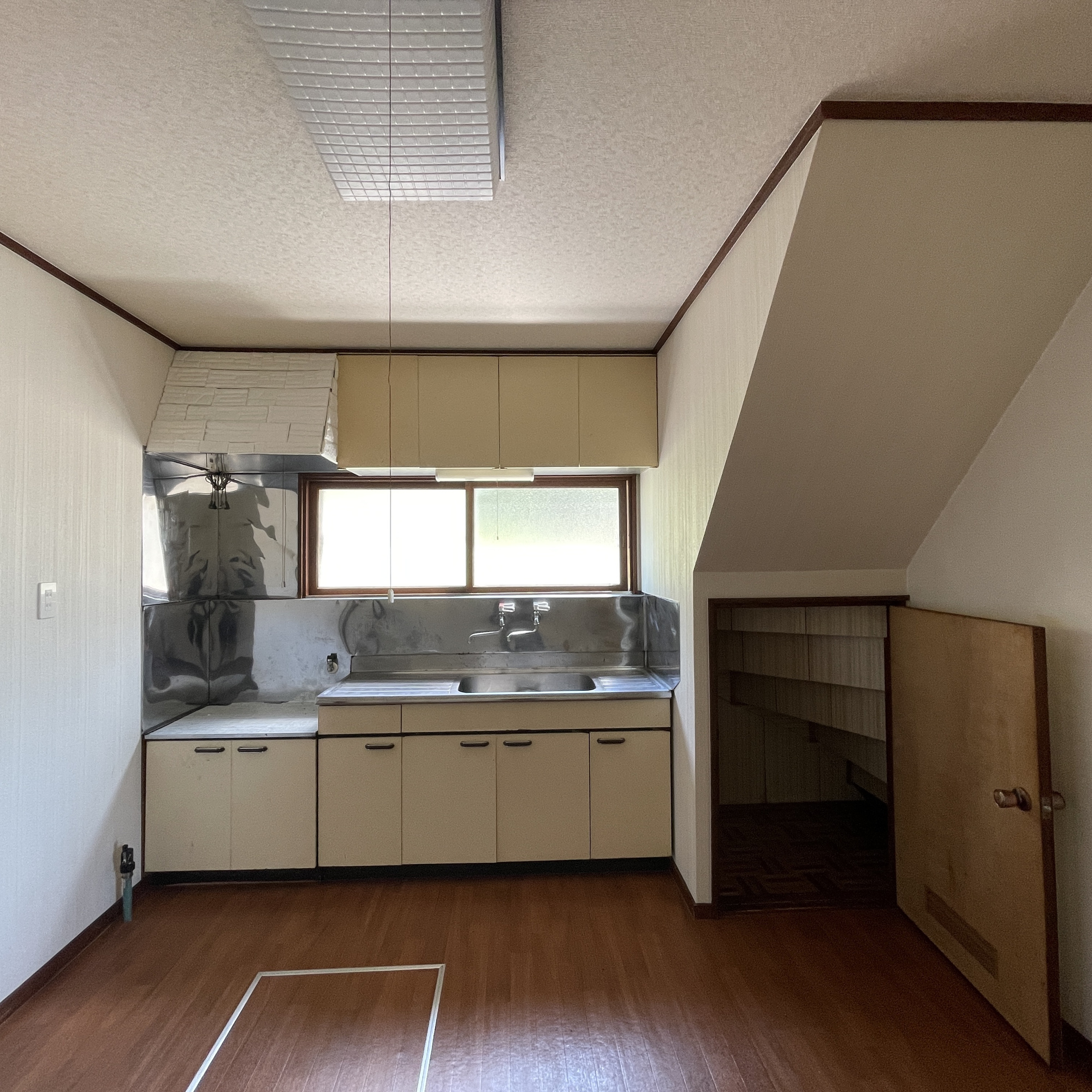 室蘭市舟見町2丁目88-1他3棟　収益戸建のキッチン