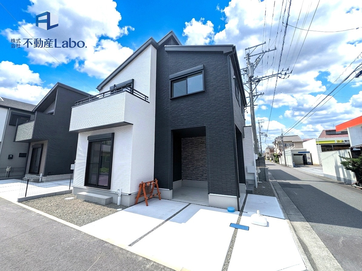 新築分譲住宅　葵区田町2丁目　～全3棟～の外観|●駐車スペース●
２台以上駐車可能♪
並列駐車のため、車の出し入れが楽々♪