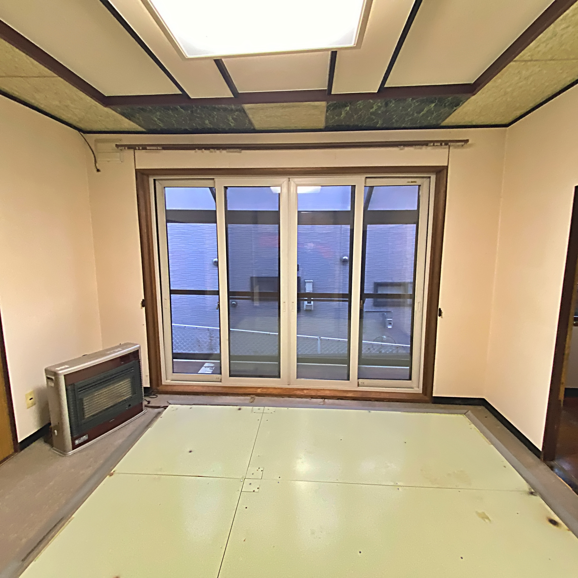 室蘭市御崎町2丁目10-6　収益戸建の居間・リビング