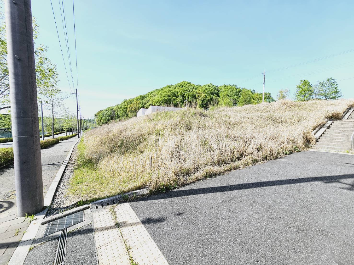 加東市南山土地②の外観|■土地576.13㎡／約174.27坪■現況更地＆整形地■南西南東角地