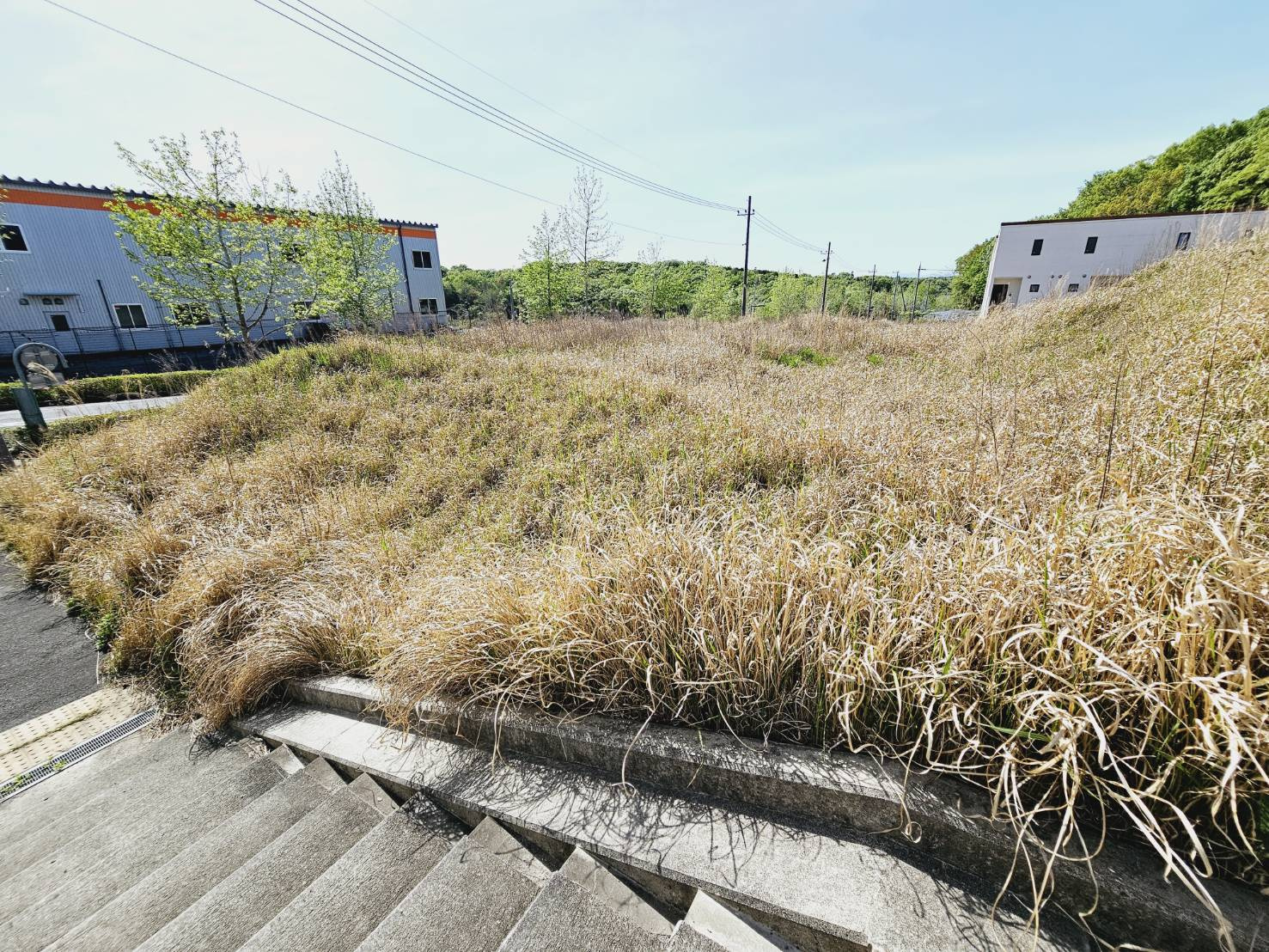 加東市南山土地②の外観|■土地576.13㎡／約174.27坪■現況更地＆整形地■南西南東角地