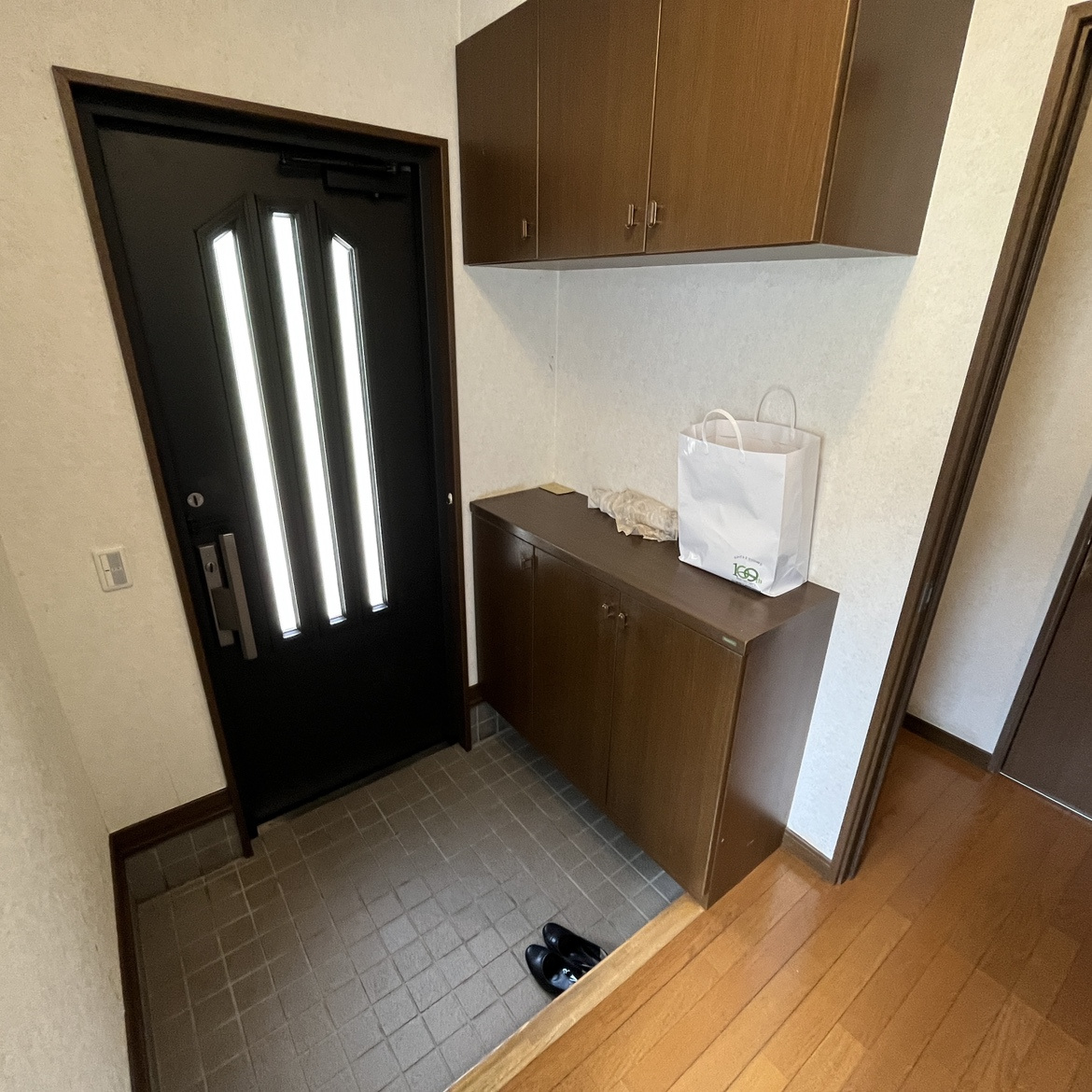 登別市富岸町2丁目29-14　中古住宅の玄関