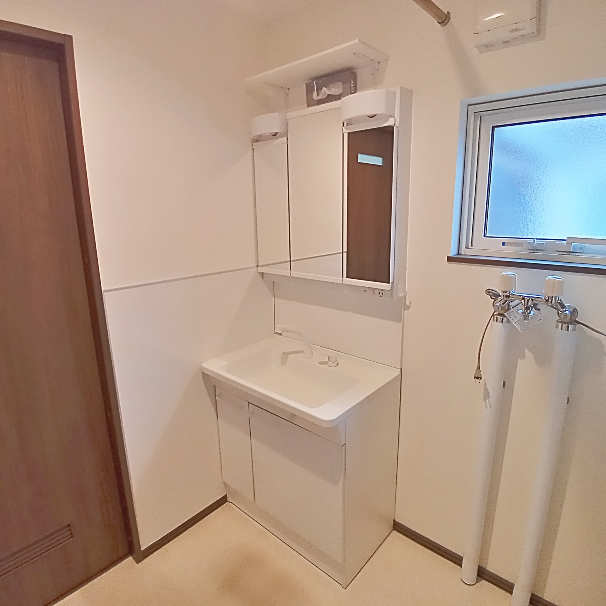 室蘭市東町4丁目6-13　中古住宅の独立洗面台