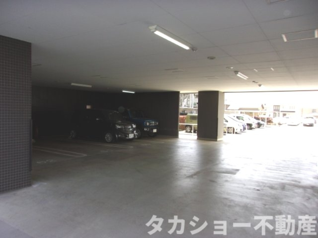 ウィザースレジデンス浜野駅前の駐車場