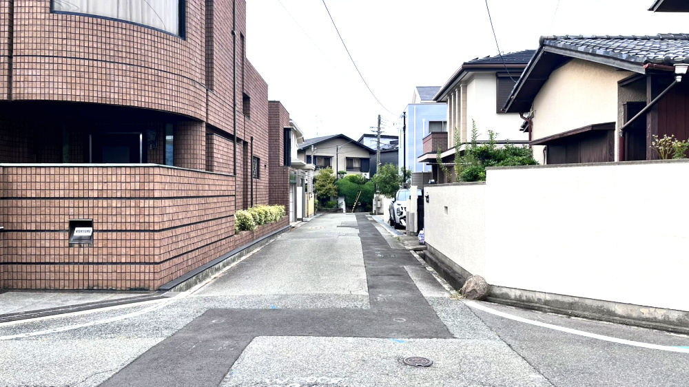 豊中市玉井町３丁目　古家付き土地の前面道路含む現地写真