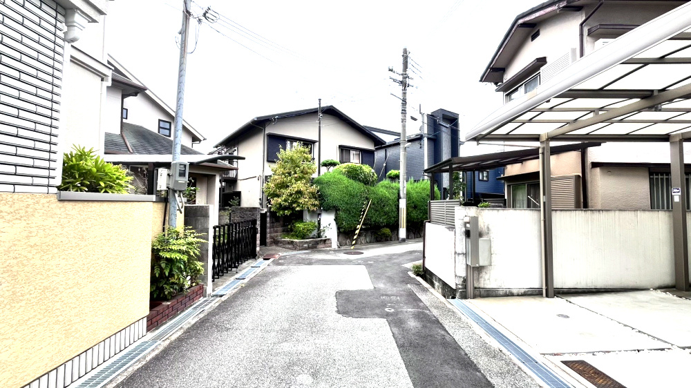 豊中市玉井町３丁目　古家付き土地の前面道路含む現地写真