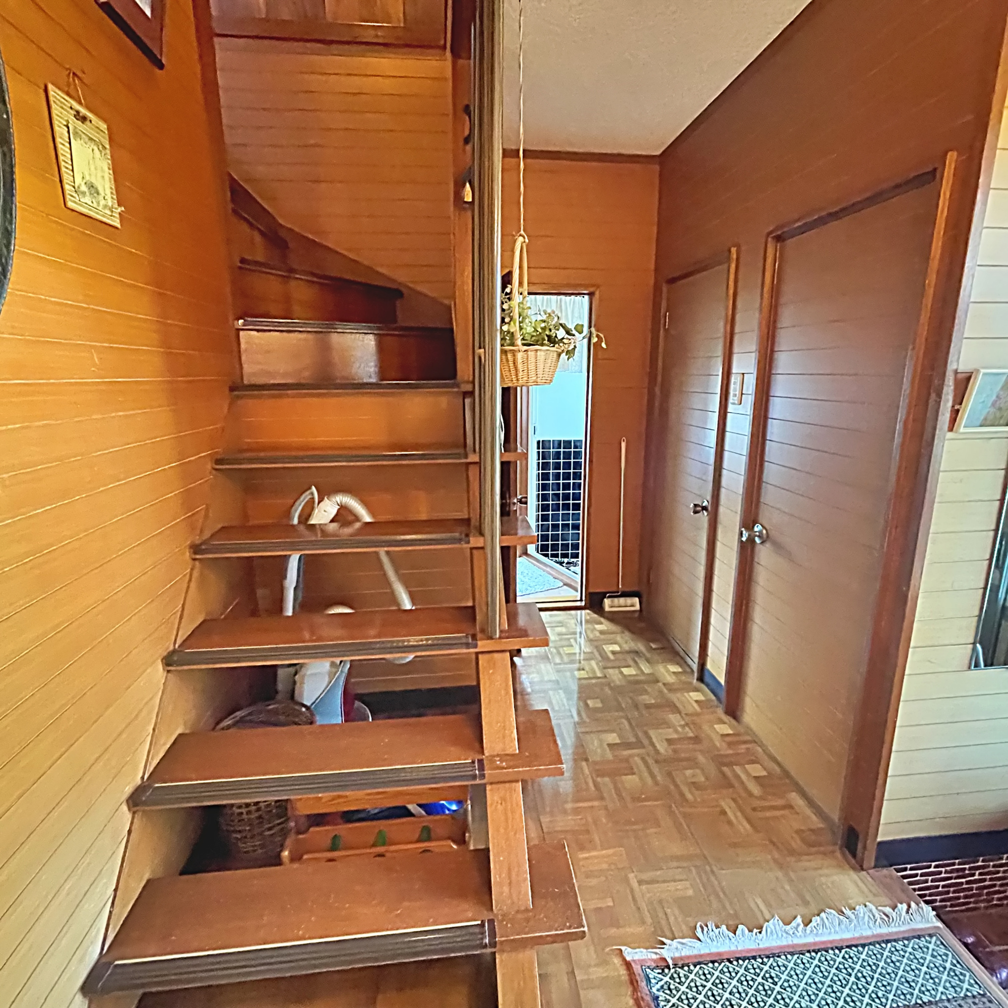 室蘭市柏木町45-24　中古住宅他2棟の玄関