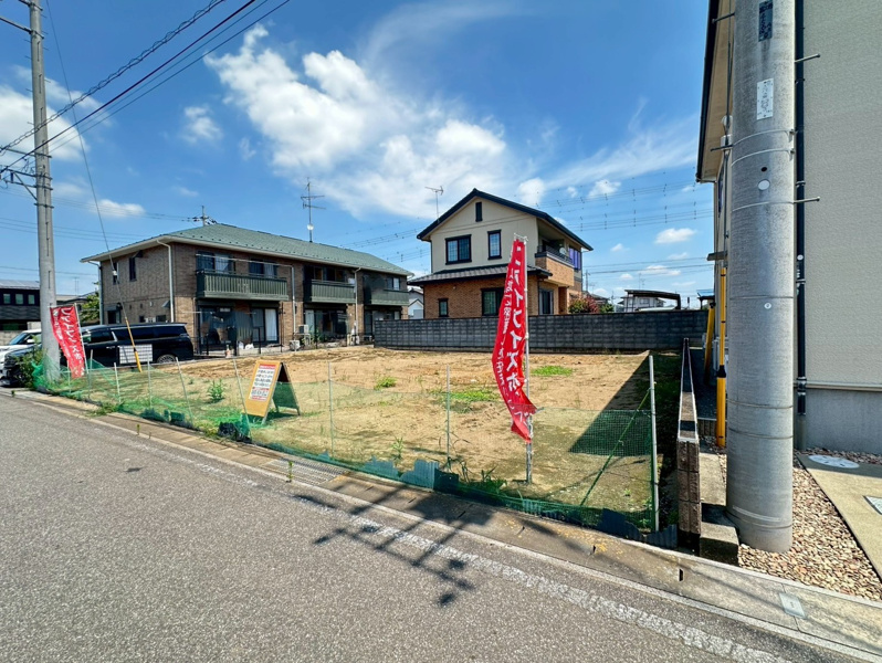 【館林市富士原町全1区画　現地写真】
西側接道です。敷地67坪あります。