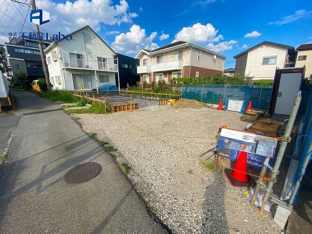 リーブルガーデン　清水町長沢　全１棟の外観|右側の敷地は駐車3台可能です♪
今なら完成までの施工がご覧出来ます♪