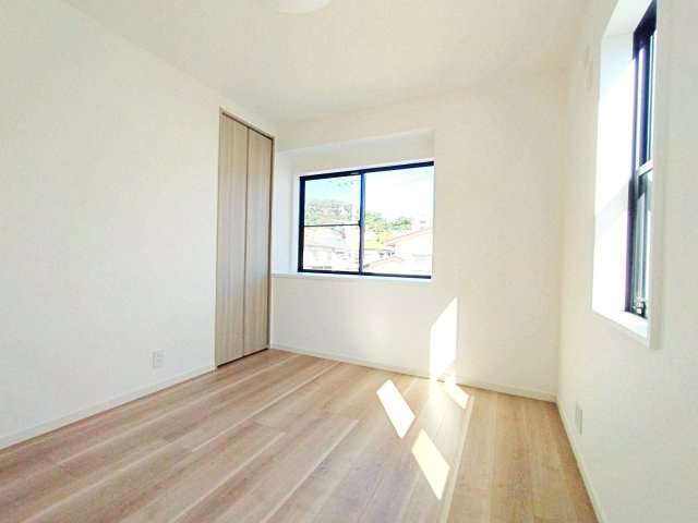 藤沢市本藤沢三丁目戸建の洋室|使い勝手のいい洋室です