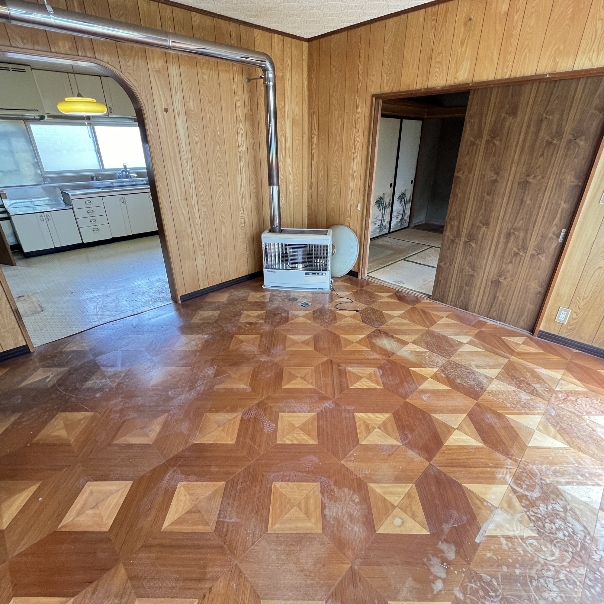 登別市緑町1丁目11-10　中古住宅の居間・リビング