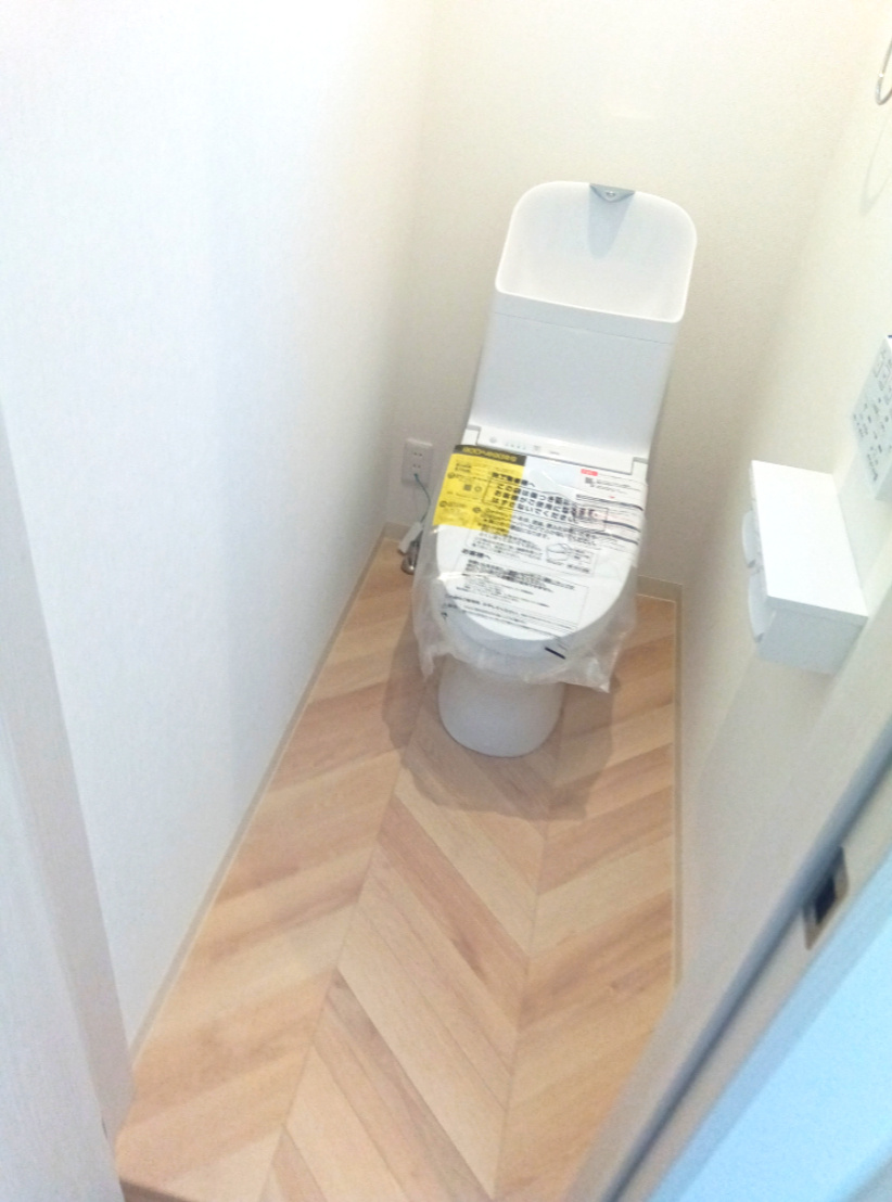 明石市大久保町江井島新築戸建のトイレ|2階のシンプルで使いやすいトイレです