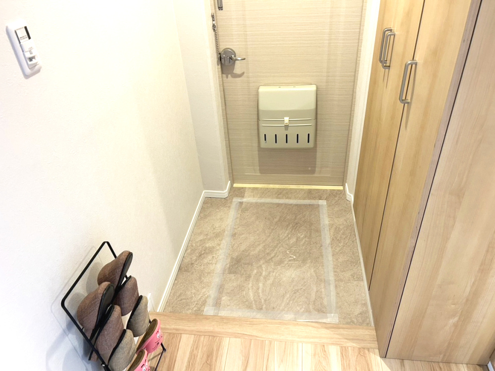 妙法寺駅前住宅の玄関|収納もある玄関です