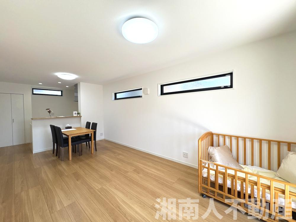 小田原市国府津　新築戸建の居間・リビング|ゆったりとした居間です