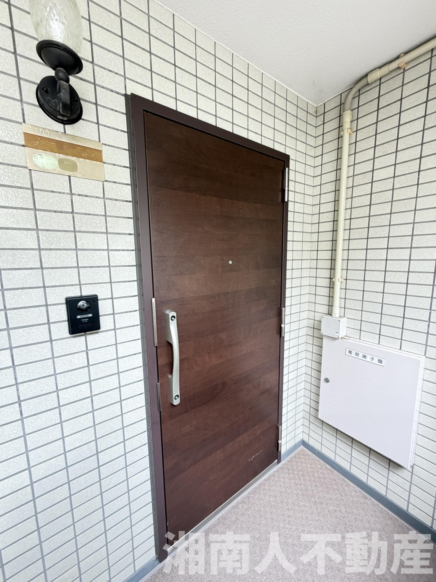 クリオ鎌倉七里ガ浜の玄関|落ち着いた玄関です