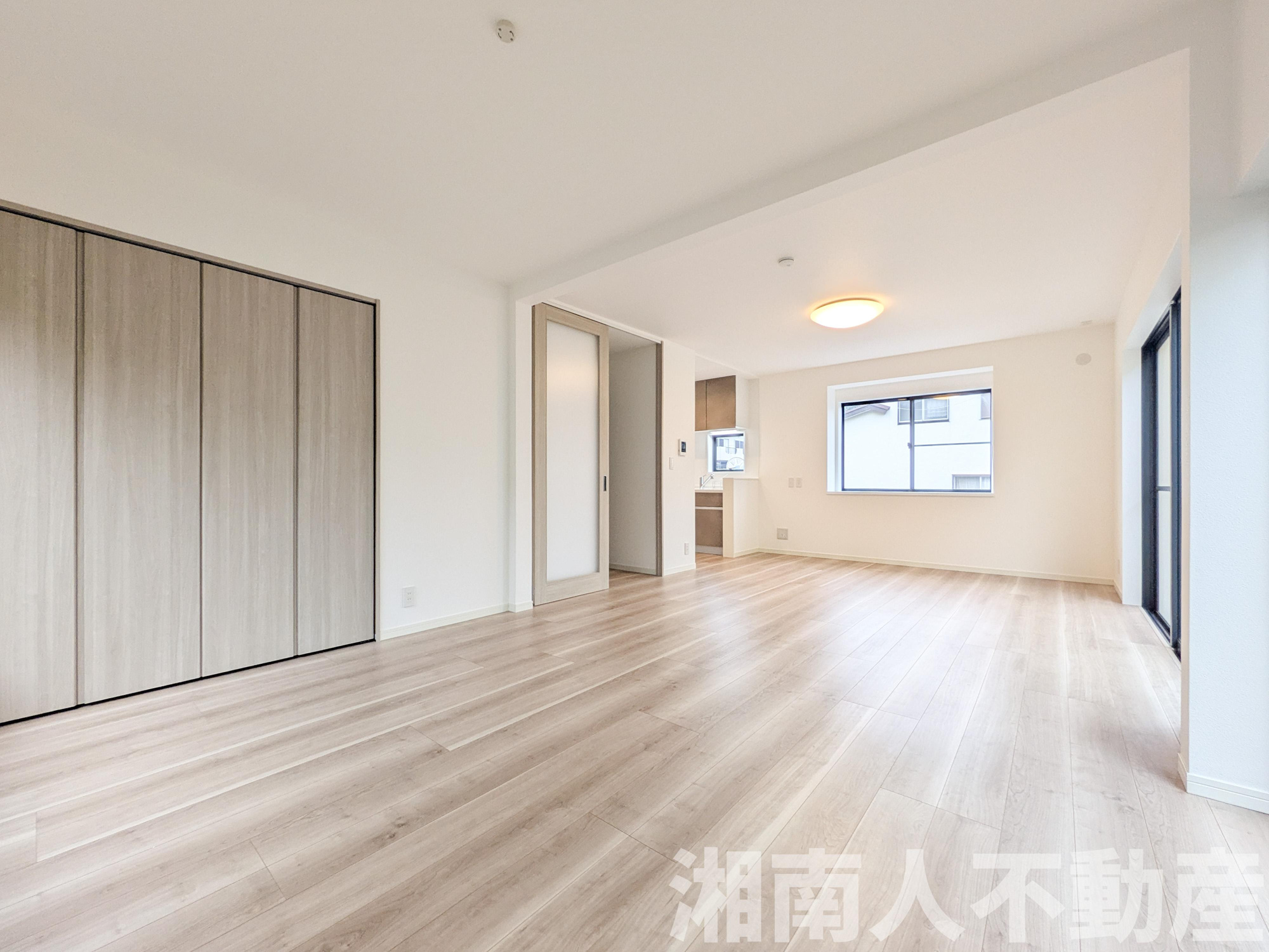 藤沢市本藤沢３丁目１９－１４戸建の居間・リビング|ゆったりとした居間です