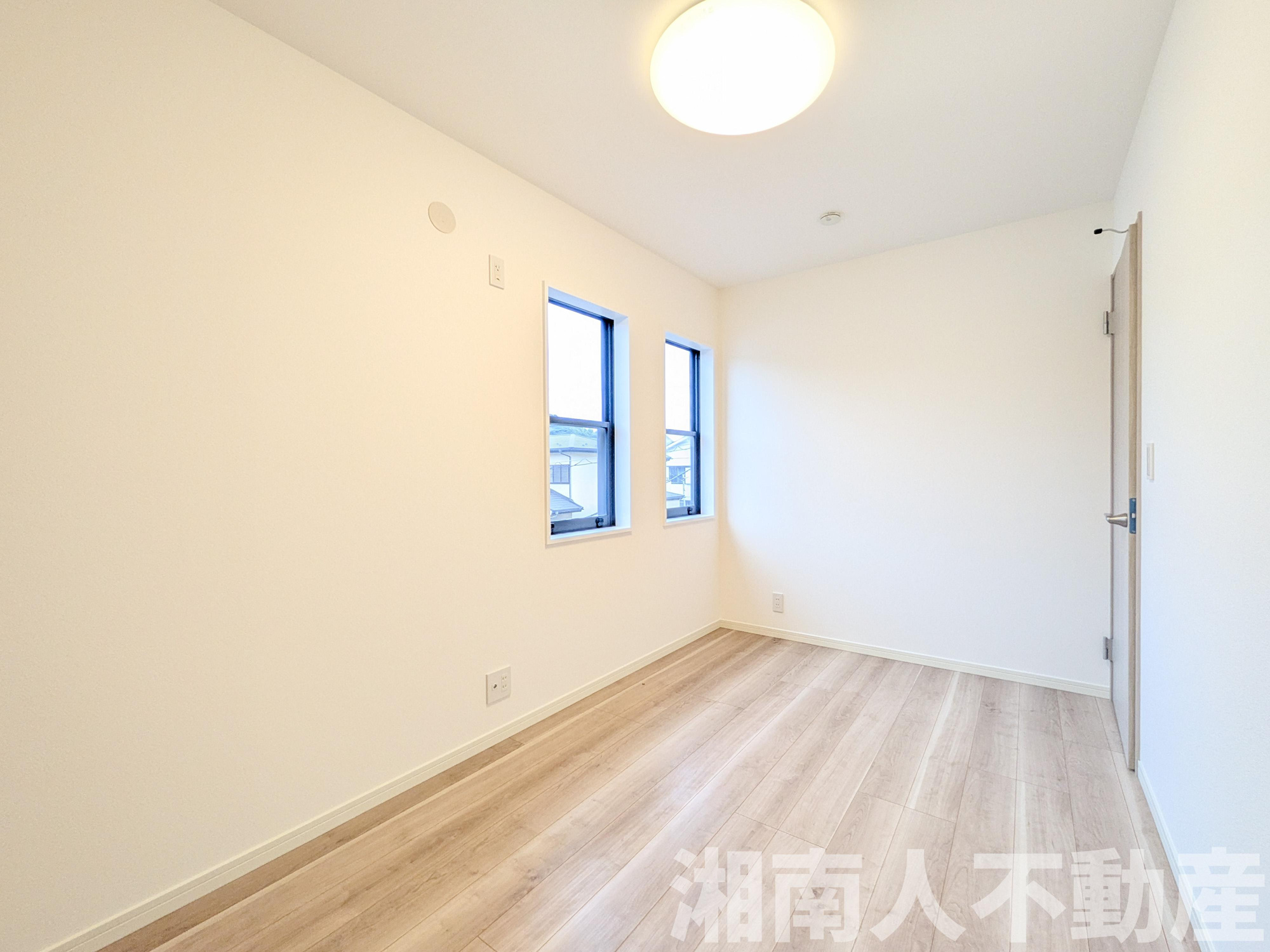藤沢市本藤沢３丁目１９－１４戸建の洋室|明るい洋室です