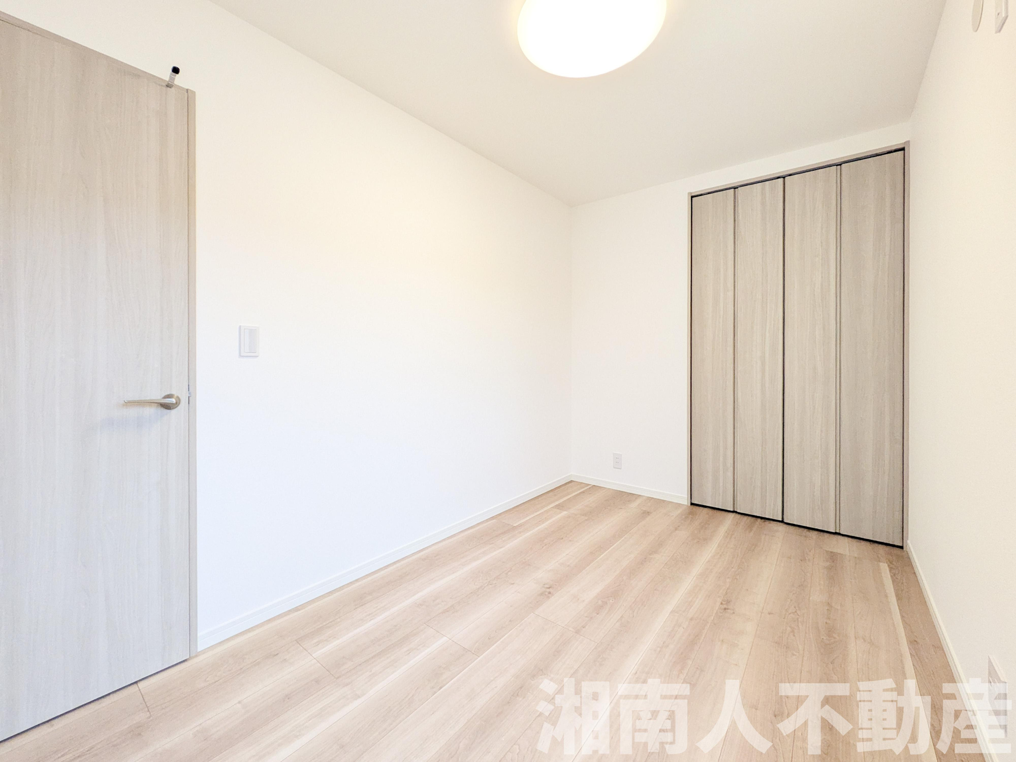 藤沢市本藤沢３丁目１９－１４戸建の洋室|広々とした洋室です