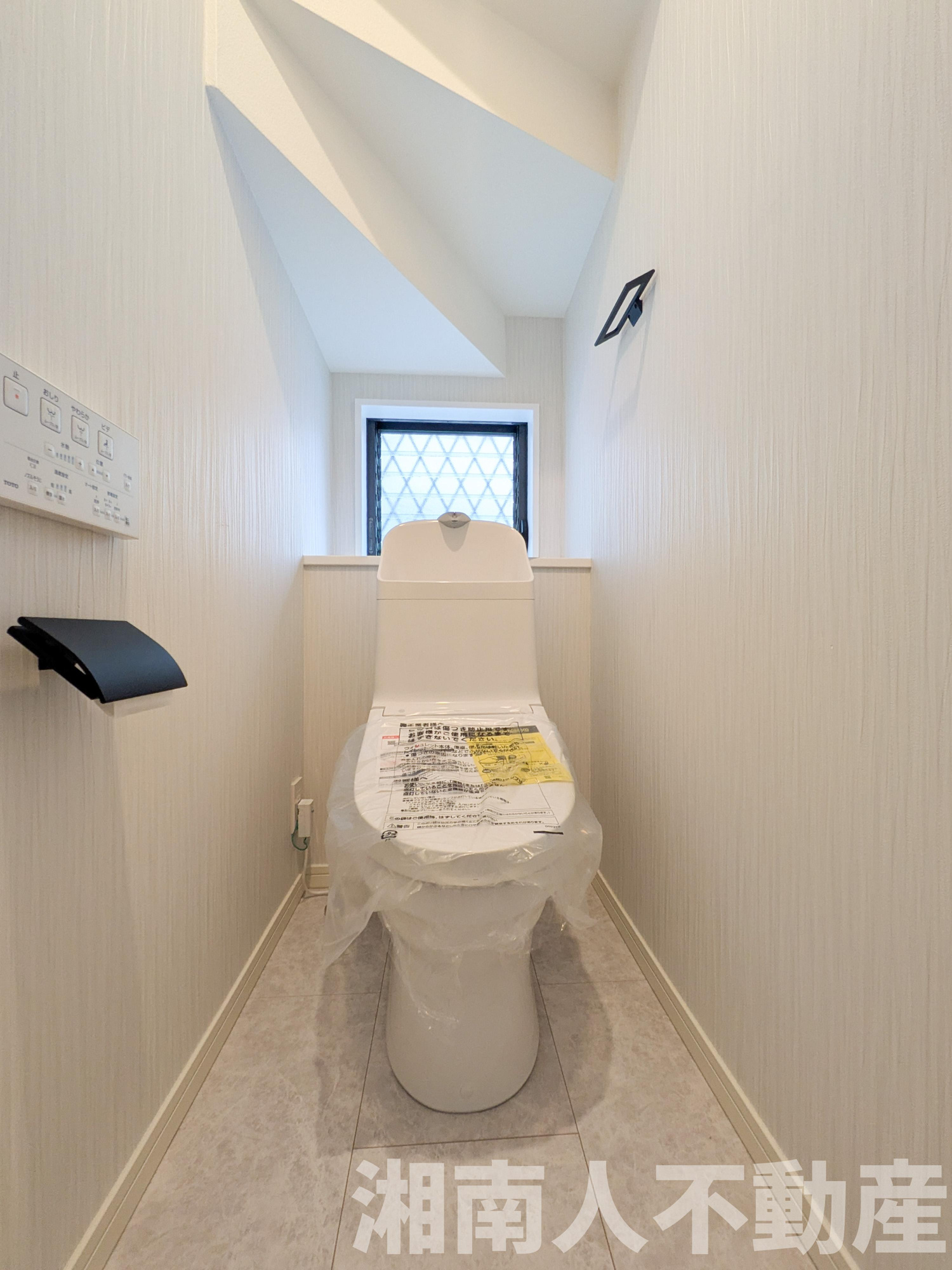 藤沢市本藤沢３丁目１９－１４戸建のトイレ|落ち着いたトイレです