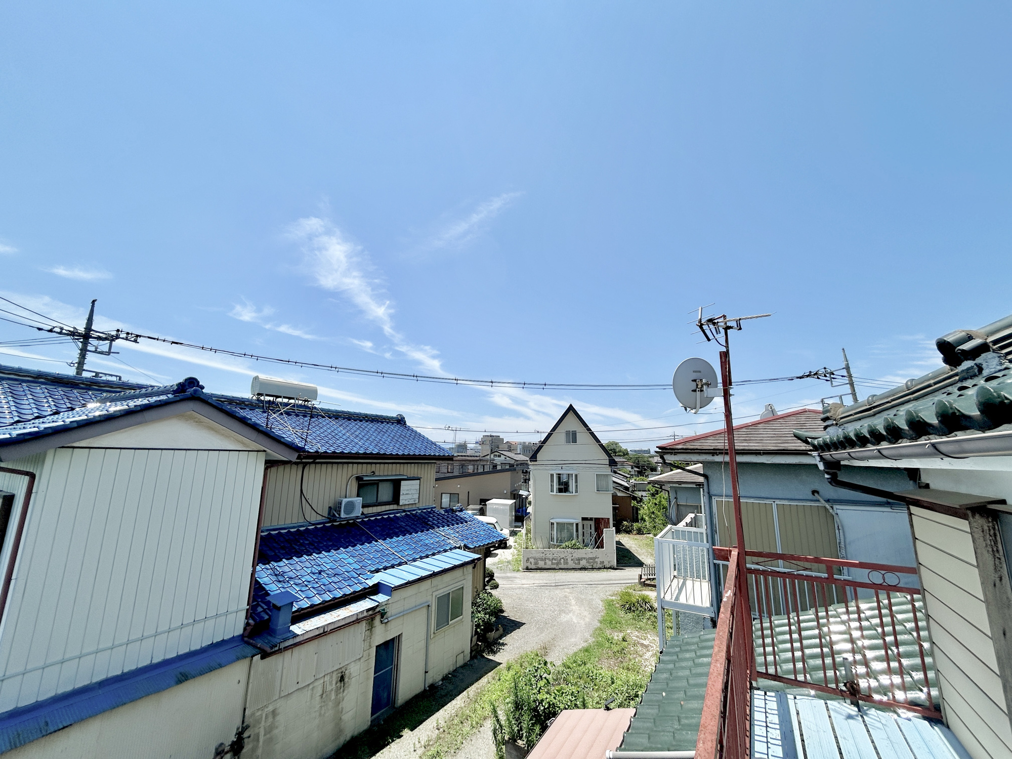 前橋市北代田町　　中古住宅の展望|低層の一戸建てを中心とした街並みが整然と続き、周辺は高い建物が建っていないので、採光や開放性に恵まれ、空が広く緑の多い閑静な趣を感じる環境です。

