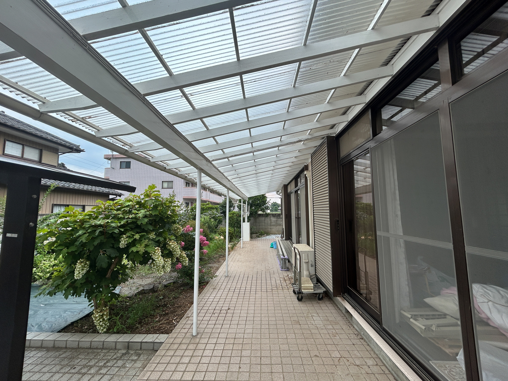 前橋市下沖町　中古住宅の庭|サンルーフ付きで急な雨も安心です♪