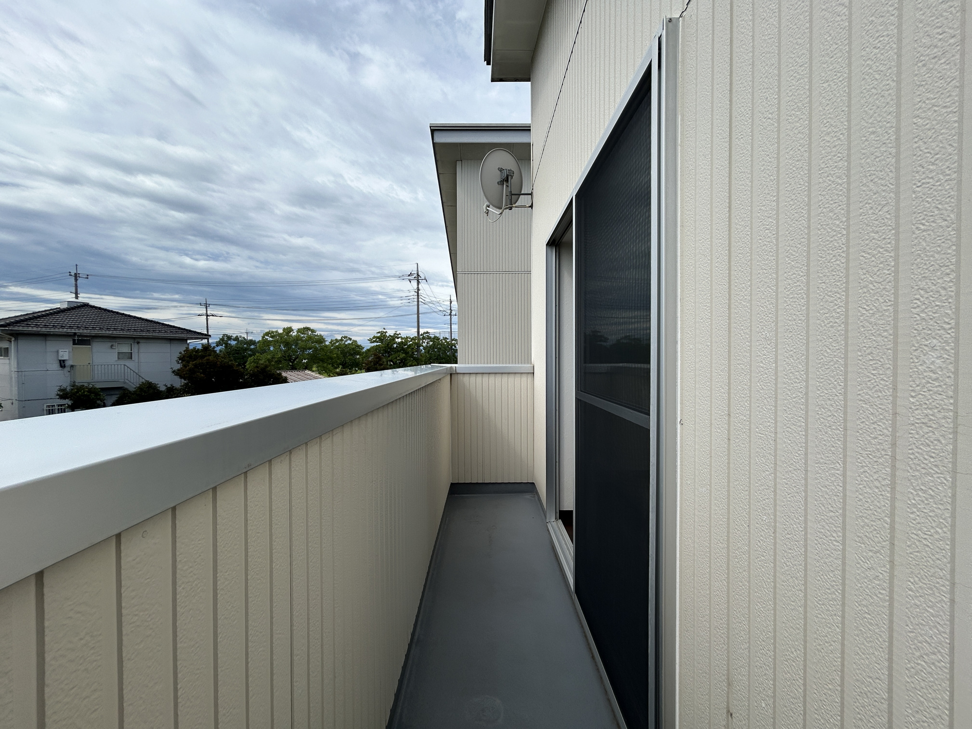 前橋市上佐鳥町　中古住宅のバルコニー|南面のバルコニーは1日中、日当たりが良いので洗濯物もすぐ乾きますね♪
