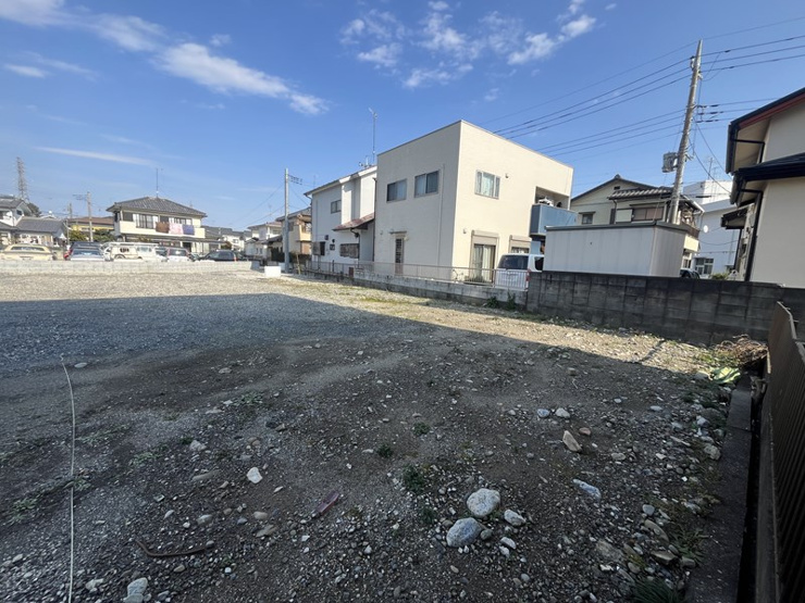 【外観】1873-9、-11はお互いに利用できるスペースとして協定道路の扱いとなります