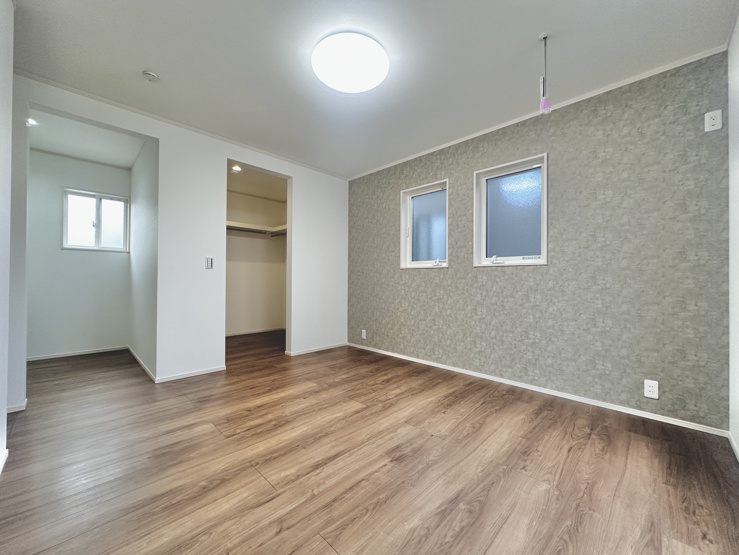 【7号棟　洋室】各お部屋に収納がついておりますのでお部屋の広さを有効活用できます！