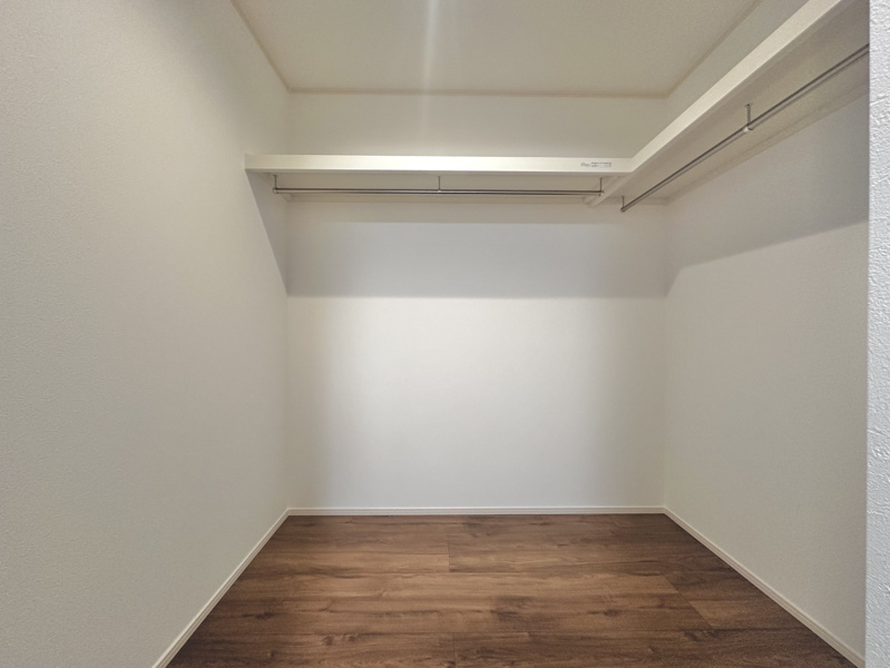【7号棟　洋室】各お部屋に収納がついておりますのでお部屋の広さを有効活用できます！