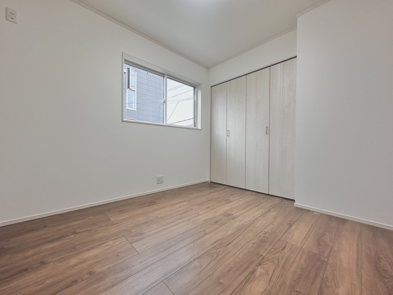 【7号棟　洋室】各お部屋に収納がついておりますのでお部屋の広さを有効活用できます！