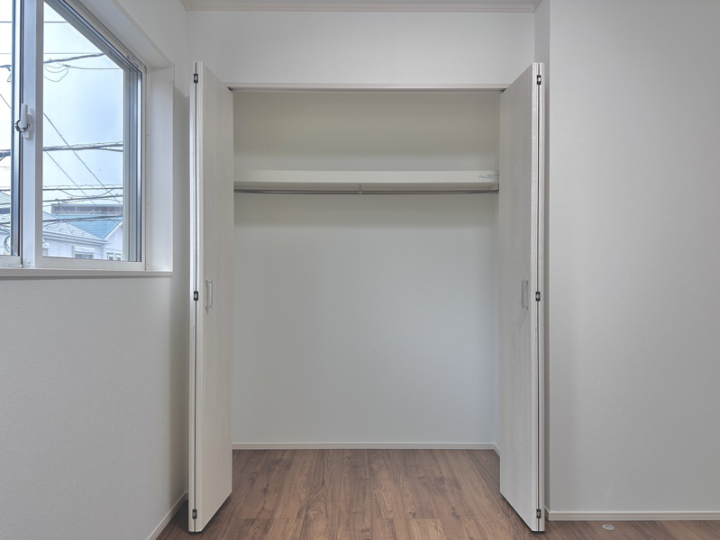 【7号棟　洋室】各お部屋に収納がついておりますのでお部屋の広さを有効活用できます！