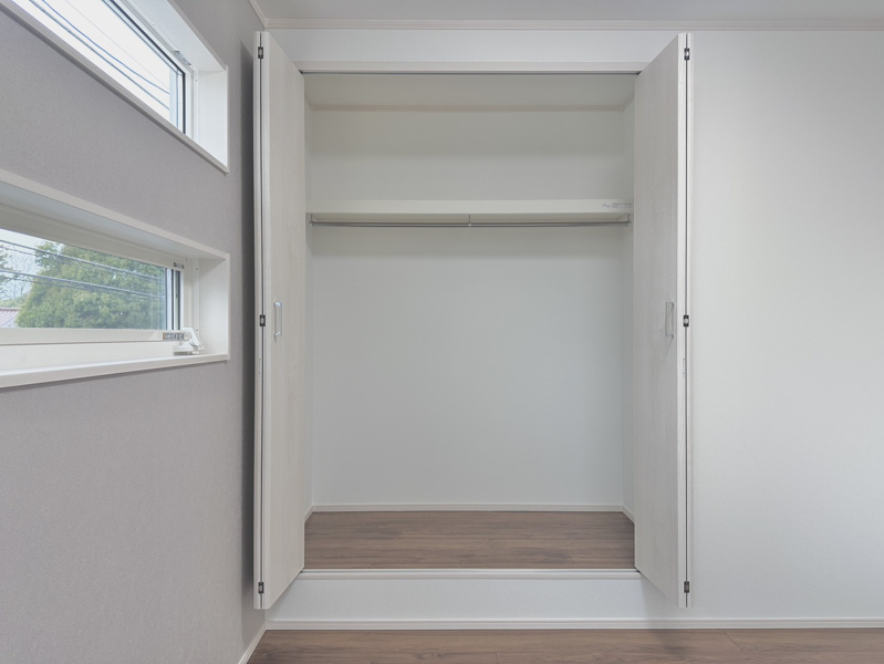 【7号棟　洋室】各お部屋に収納がついておりますのでお部屋の広さを有効活用できます！