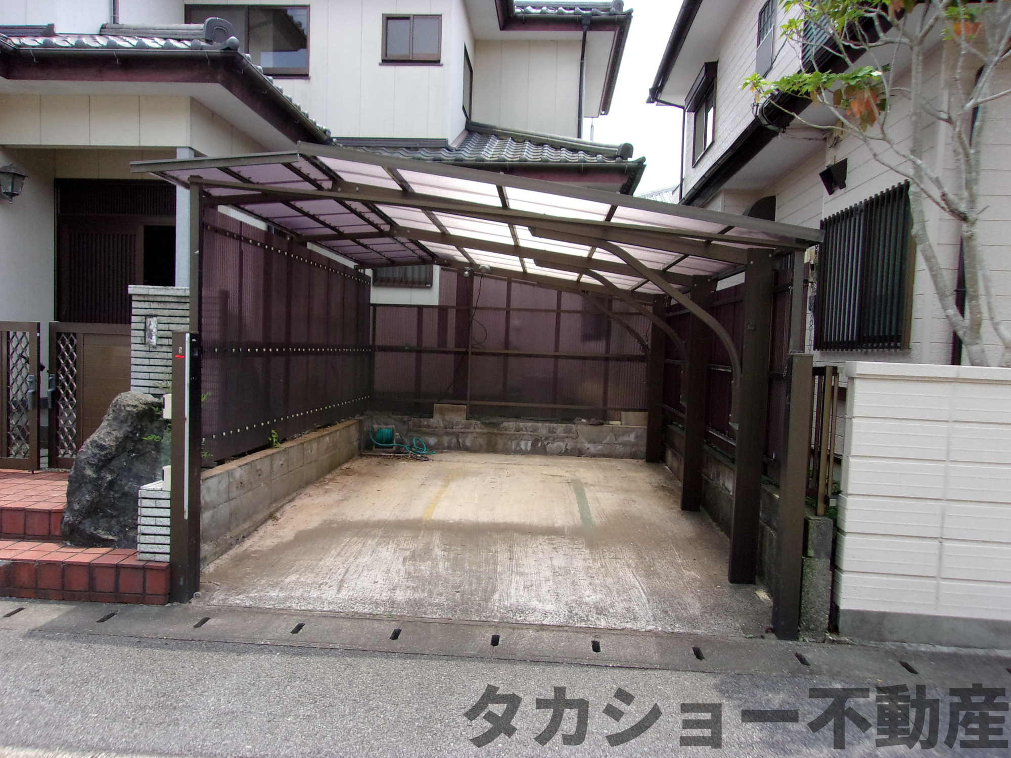 市原市西広2丁目　中古戸建の駐車場