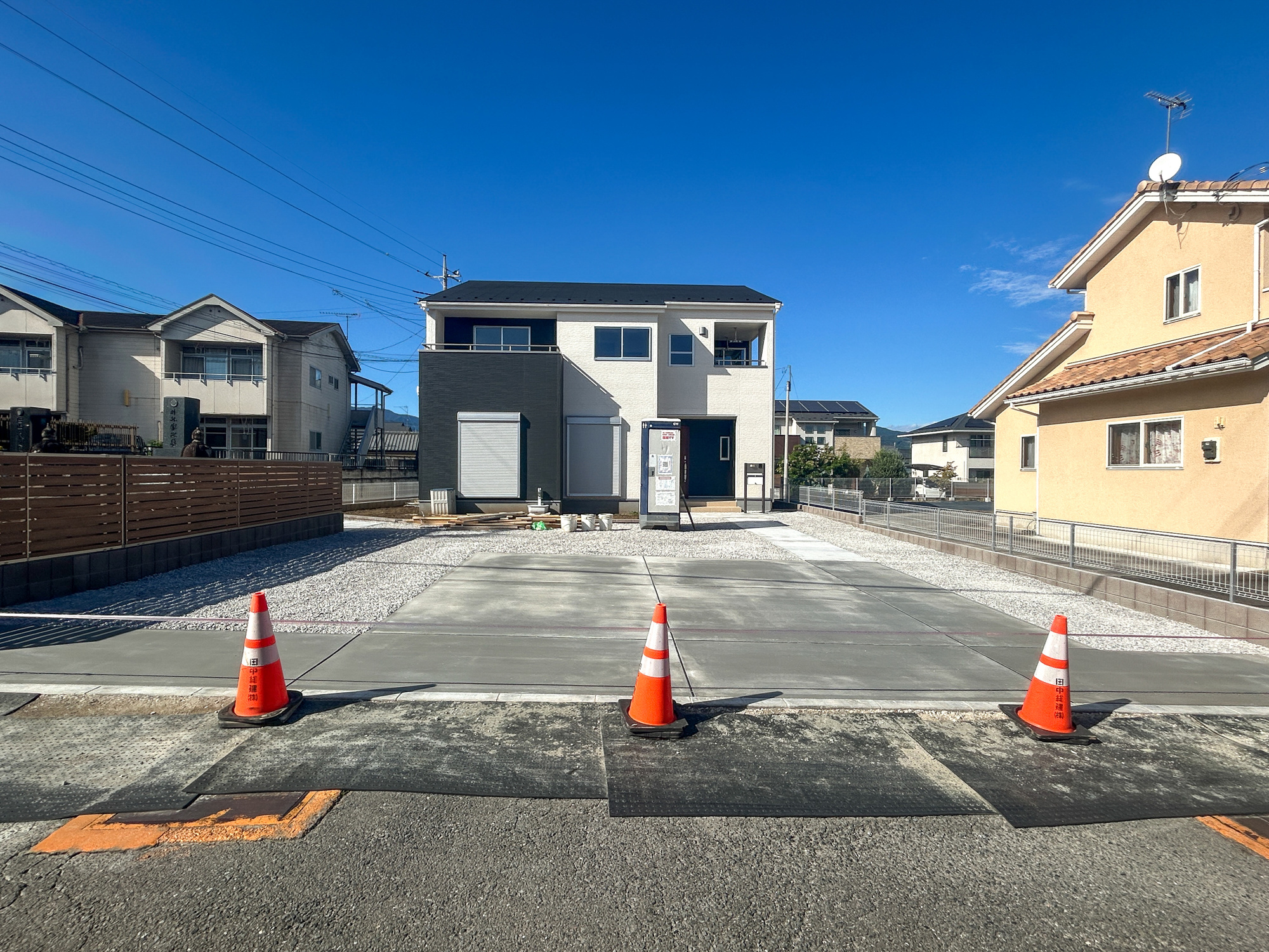 第3渋川市金井　新築住宅全1棟の駐車場|車庫土間施工済みです(^^♪