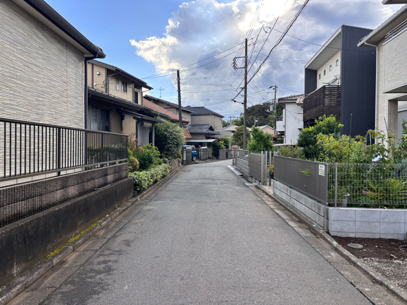 さいたま市見沼区大字御蔵　全1区画　前面道路（2026.8.14撮影）