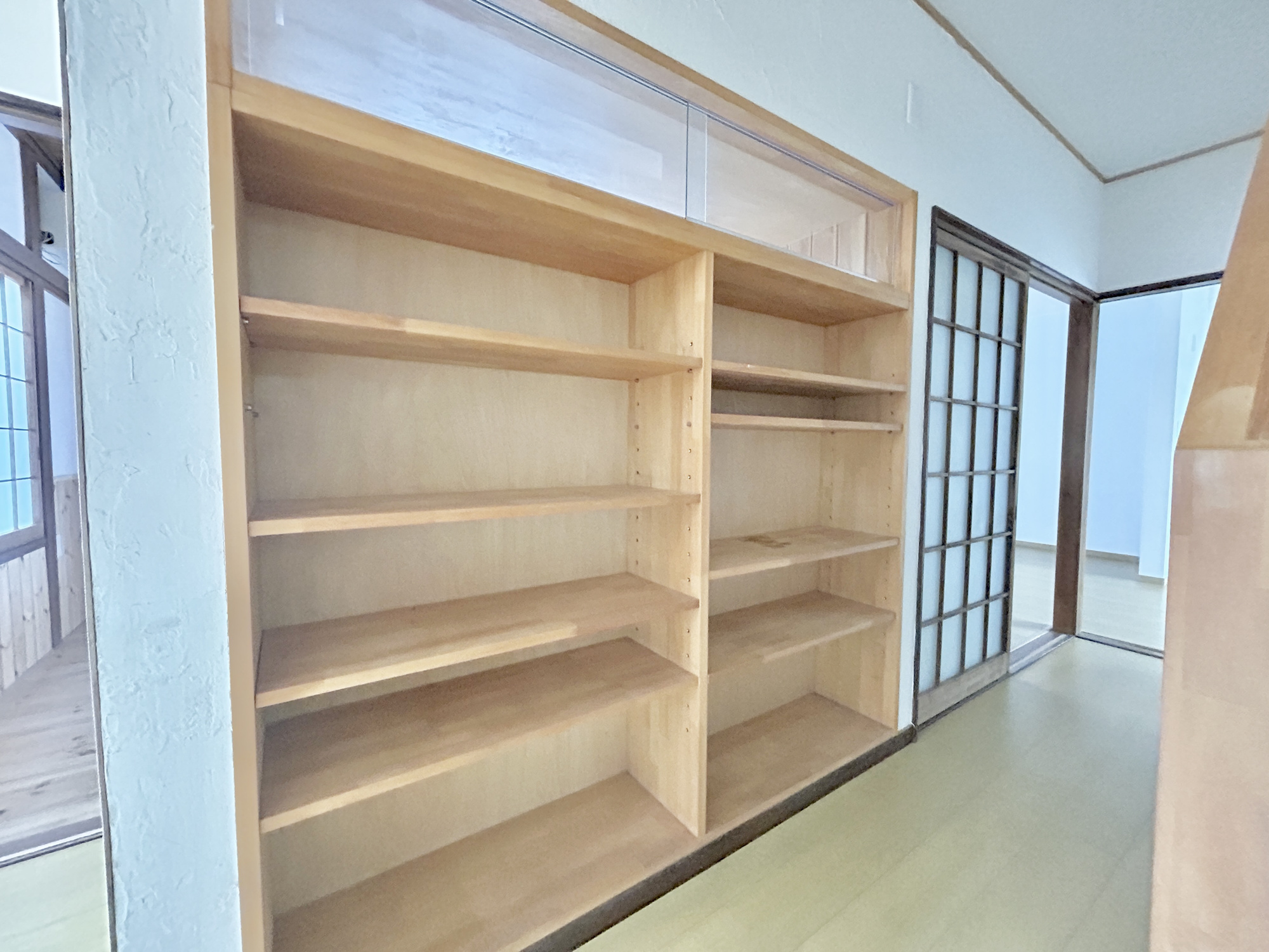 伊勢崎市田部井町1期　中古物件の収納|1階廊下には収納スペースがあり、買い置きしたものをたくさん収納できます!!