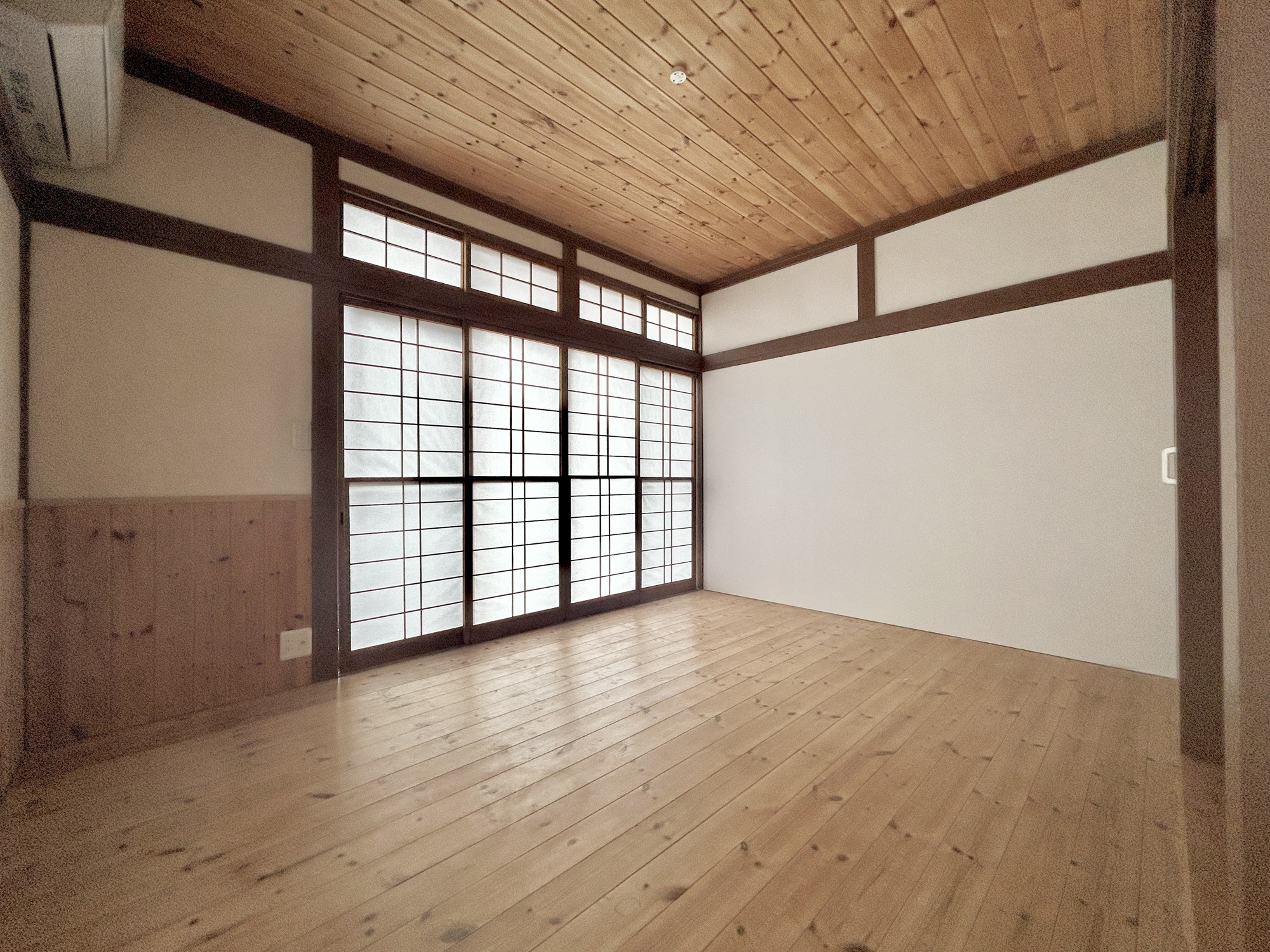 伊勢崎市田部井町1期　中古物件の洋室|リビング横の洋室はお子様の遊び部屋・お昼寝スペースとして使うのもオススメです♪