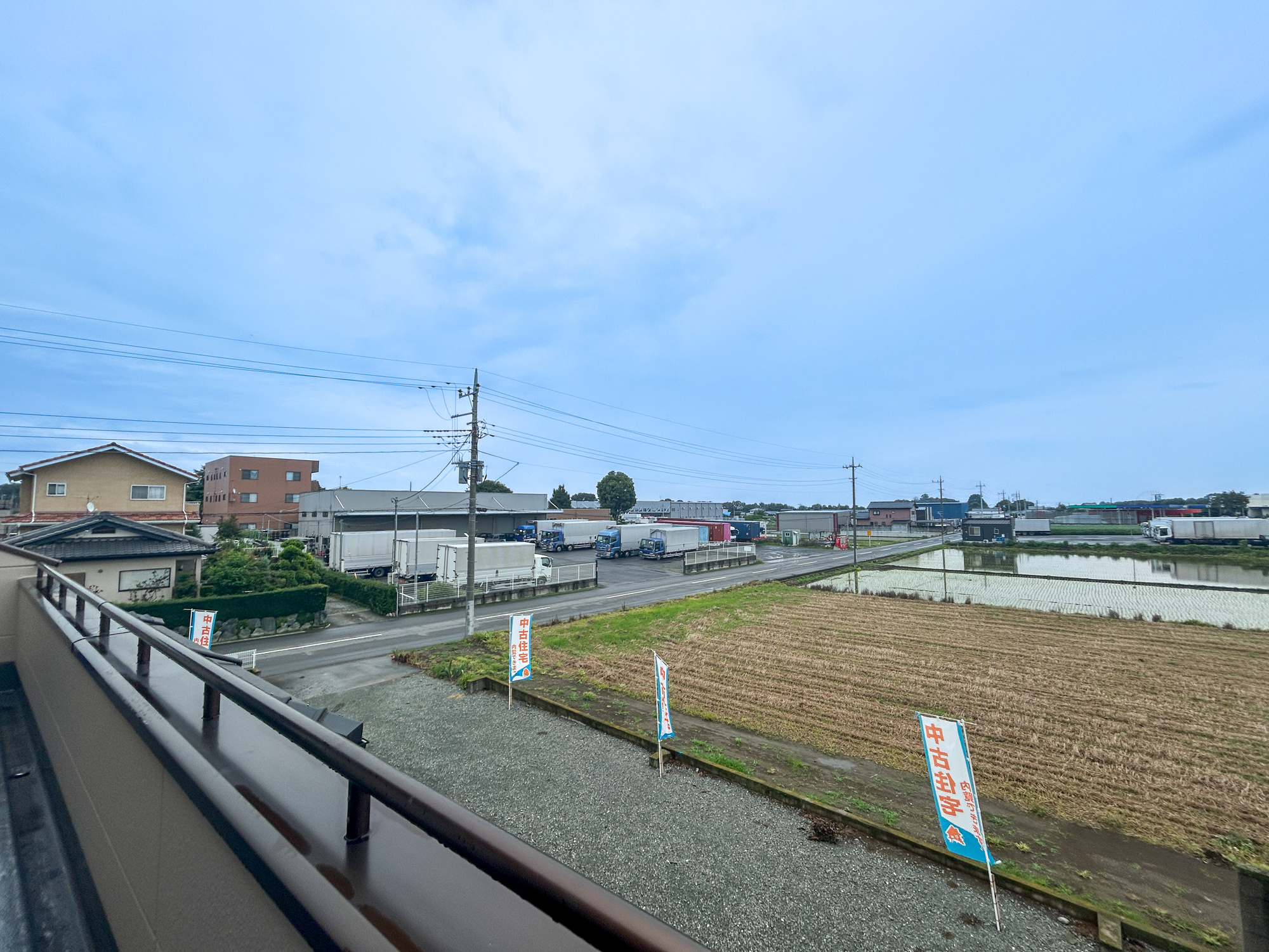 伊勢崎市五目牛町　中古物件の展望|低層の一戸建てを中心とした街並みが整然と続き、周辺は高い建物が建っていないので、採光や開放性に恵まれ、空が広く緑の多い閑静な趣を感じる環境です。
