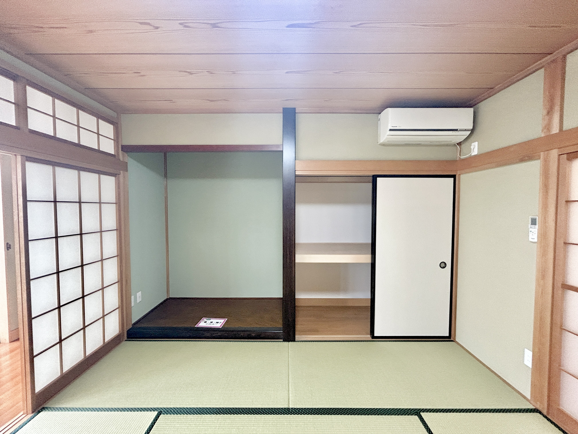伊勢崎市五目牛町　中古物件の収納|和室には床の間と収納スペースがあり、季節モノや来客用のお布団などを収納できます♪