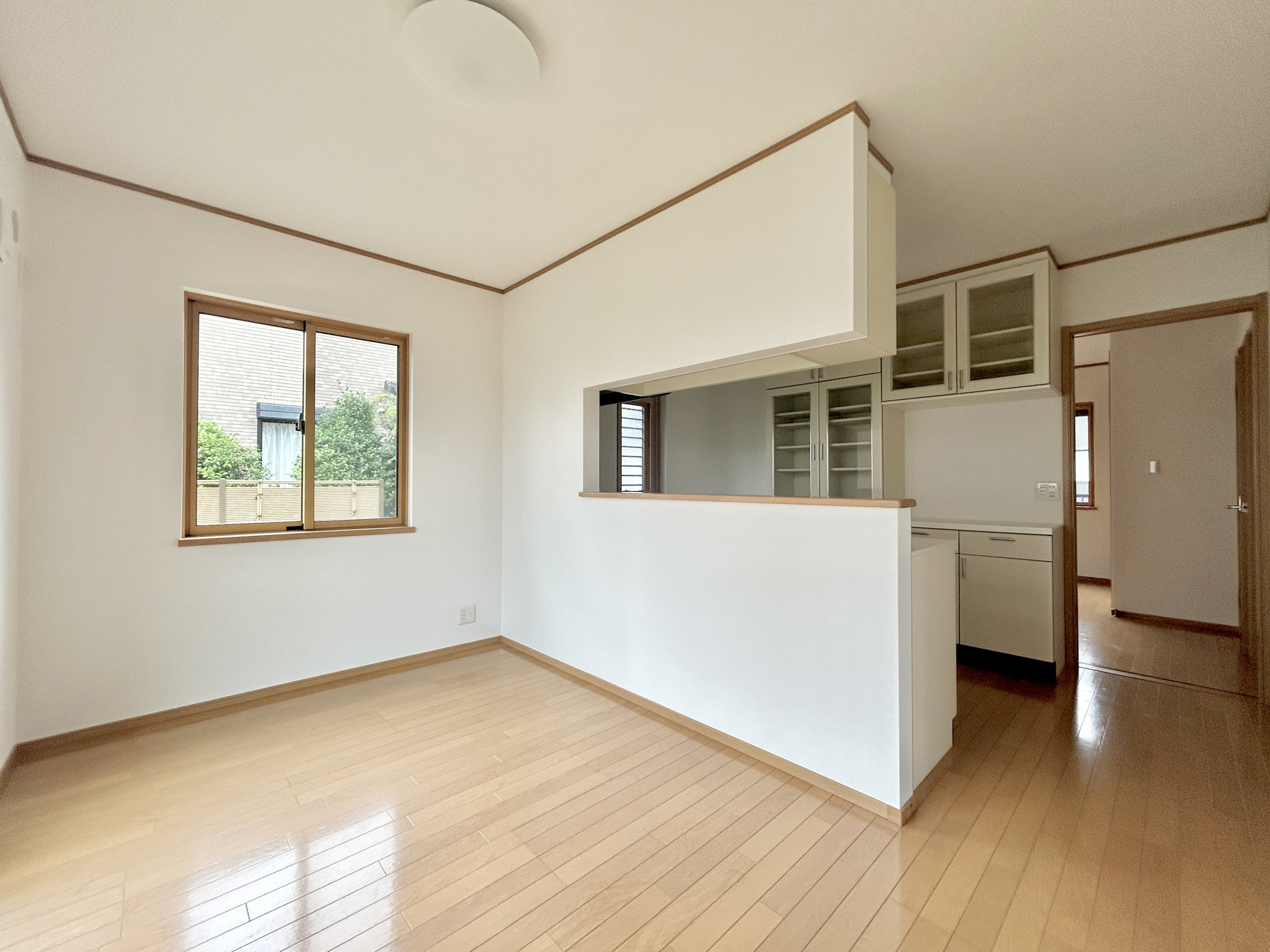 伊勢崎市連取本町　中古物件のキッチン|1階にはキッチンが2ヵ所あり、家族構成やライフスタイルに合わせた柔軟な暮らしが可能になります♪