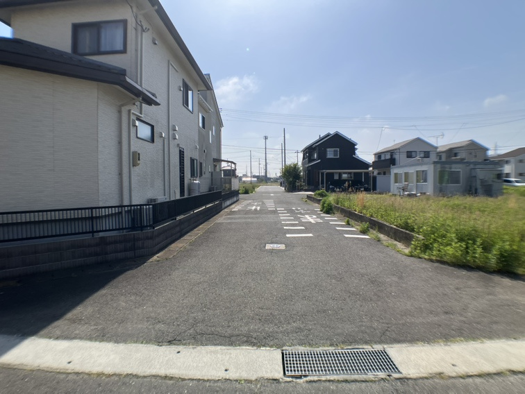 石巻市築山4丁目土地の前面道路含む現地写真