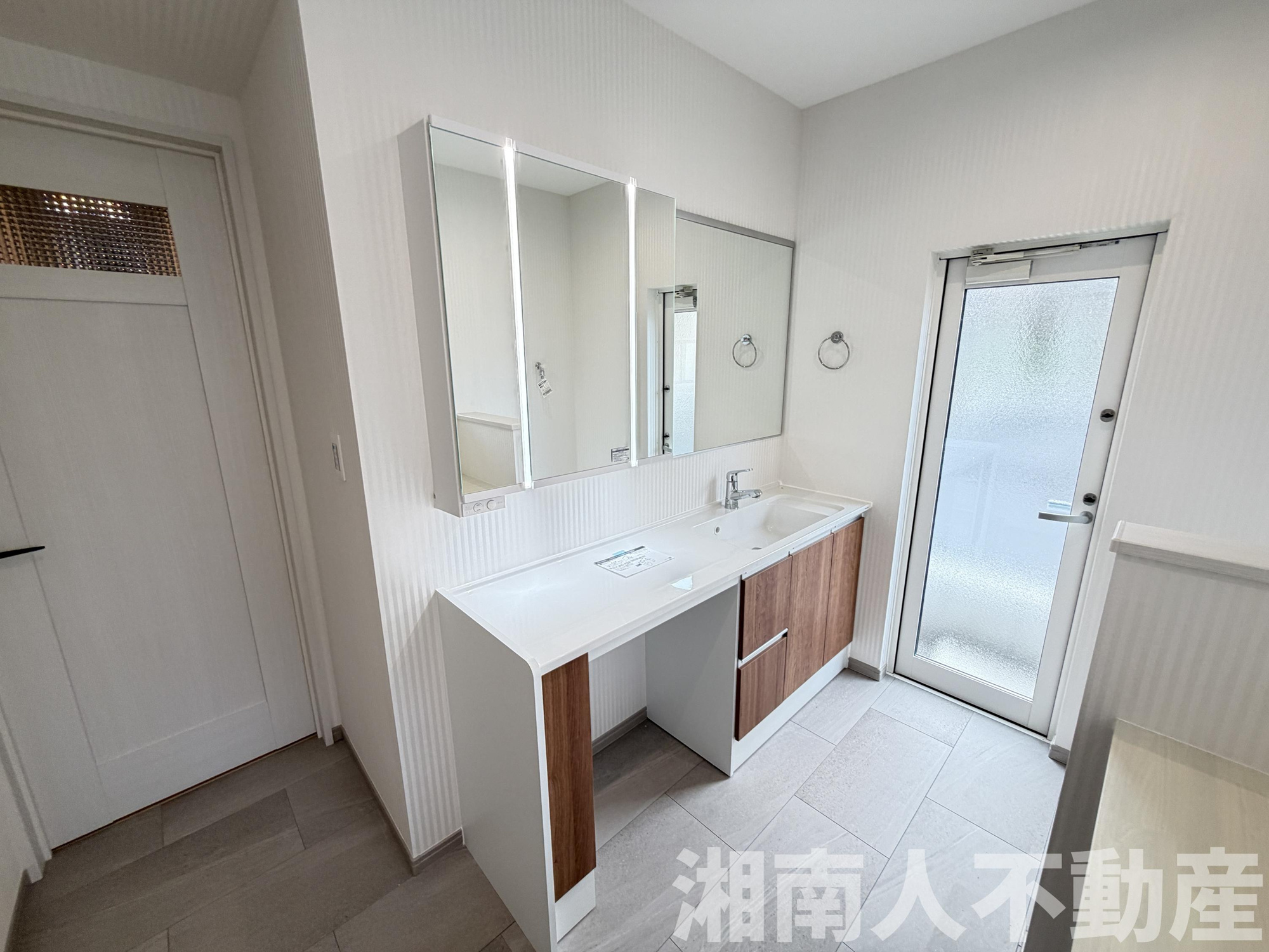 藤沢市用田２２００－３戸建ての独立洗面台|独立洗面台、朝の身支度には欠かせません