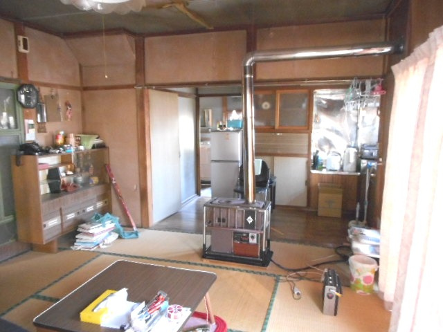 室蘭市知利別町3丁目19-16　中古住宅の居間・リビング